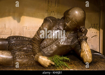 UK, Londres, la cathédrale de Southwark, albâtre 1912 William Shakespeare Memorial par le sculpteur Henry McCarthy, holding branche de romarin Banque D'Images