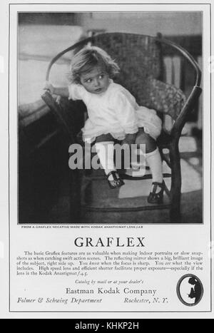 Publicité pour le film Graflex d'Eastman Kodak Company, avec une photographie d'une jeune fille, 1922. Banque D'Images