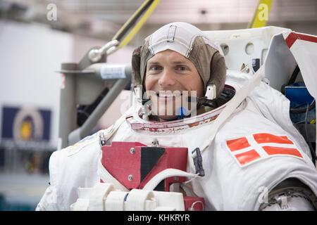 Andreas Mogensen, astronaute de l’ESA, se prépare à entrer dans le laboratoire de flottabilité neutre pour une sortie sous-marine au Johnson Space Center le 1er avril 2013 à Houston, au Texas. Banque D'Images