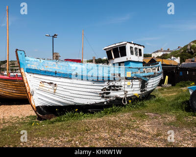 Bateaux de pêche sur l'estran à Rock-A-Nore, Hastings, Sussex Banque D'Images