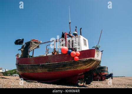 Bateaux de pêche sur l'estran à Rock-A-Nore, Hastings, Sussex Banque D'Images