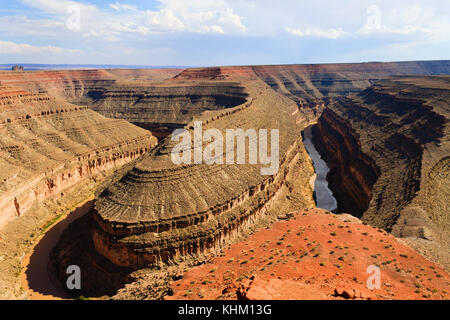 Vue de Goosenecks State Park, Utah USA. L'érosion du fleuve San Juan river canyon. Banque D'Images