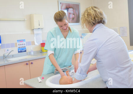 Bébé nouveau-né à l'hôpital Banque D'Images