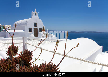 Petite chapelle orthodoxe dans le village oia, Santorini, Cyclades, Mer Égée, Grèce Banque D'Images