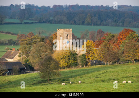 St Marys Church Upper Heyford en automne. Upper Heyford, Oxfordshire, Angleterre Banque D'Images