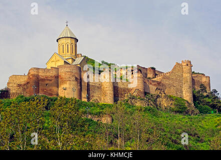 La forteresse de Narikala. avec st nicolas church sur la ville de Tbilissi. Banque D'Images