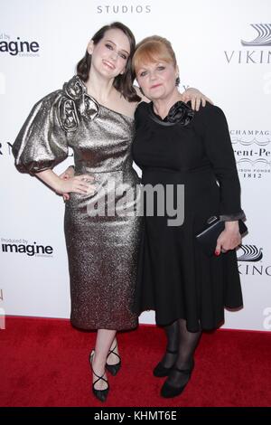 New York, NY, États-Unis. 17 novembre 2017. Sophie McShera et Lesley Nicol à l'abbaye du centre-ville : ouverture VIP de l'exposition le 17 novembre 2017 à New York. Crédit: Diego Corredor/Media Punch/Alay Live News Banque D'Images