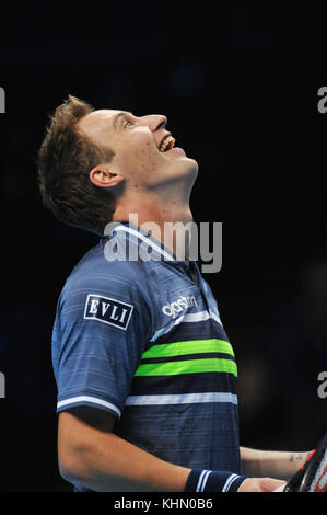 Henri Kontinen (FIN) qui se font concurrence sur le double dans l'ATP Nitto finale au O2 Arena, London, UK. L'Association des professionnels de tennis (ATP) finales sont à l'arrêt et la fonctionnalité championnats top 16 paires de doubles ainsi qu'un des célibataires la concurrence. L'événement est le deuxième plus haut niveau de tournoi de tennis pour hommes après les quatre tournois du Grand Chelem. Peter Fleming et John McEnroe tenir le record du plus grand nombre de titres en double, avec sept victoires. L'événement attire plus d'un quart de million de spectateurs, ainsi que la génération d'un auditoire global TV de plus de 100 millions Banque D'Images