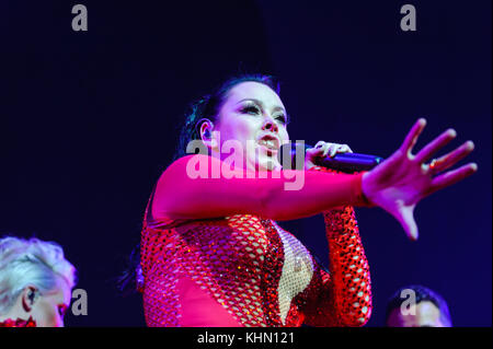 Liverpool, Royaume-Uni. 18 Nov, 2017. 90s pop, étapes, effectuer au cours de leur 20e anniversaire UK 'Party On The Dancefloor' tour, du Liverpool Echo Arena. Lisa Scott-Lee est représenté. Crédit : Paul Warburton/Alamy Live News Banque D'Images