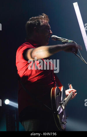 Londres, Royaume-Uni. 18 nov, 2017. Josh Homme de Queens of the Stone age en live sur scène à Wembley Arena à Londres. photo date : Samedi, 18 novembre 2017. crédit : Roger garfield/Alamy live news Banque D'Images