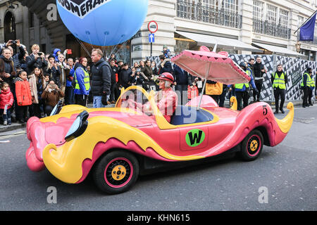 London uk. 19 novembre 2017. L'Assemblée hamleys toy parade de Noël qui a lieu le long de la rue Regent et traditionnellement attire des foules importantes. La parade organisée par le célèbre magasin de jouets Hamleys, qui comprend plus de 50 de la nation d'enfants préférés avec 400 caractères le long du spectacle, une fanfare et des ballons géant. Le défilé est modélisé sur Macy's Thanksgiving parade annuelle à new york Banque D'Images