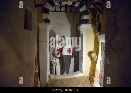 Musée de l'histoire des Templiers sur la Piazza Roma dans ville médiévale fortifiée à Monteriggioni, Toscane, Italie. 28 août 2017 © Wojciech Stroz Banque D'Images