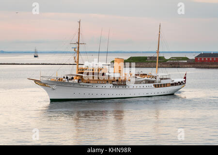 Sa Majesté danois Dannebrog Yacht dans le port de Copenhague Banque D'Images