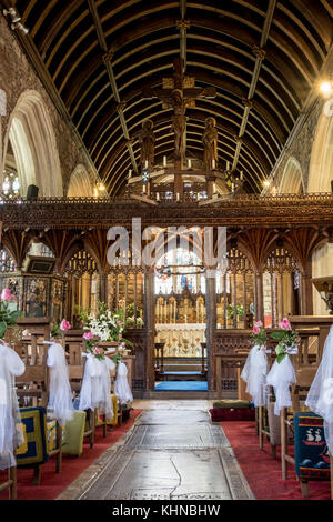 La belle église médiévale dans le Devon Cockington pris quelques heures avant un mariage avait lieu. Mai 2017 Banque D'Images