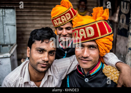 Trois Indiens du Rajasthan à partir de une fanfare à huis clos. Banque D'Images