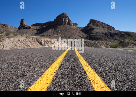 Route dans le parc national big bend au Texas Banque D'Images