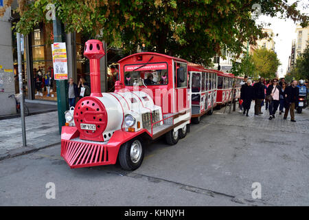 Train touristique visite touristique à Athènes, Grèce Banque D'Images
