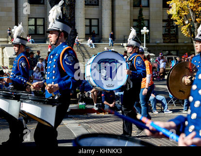 Prescott, Arizona, États-Unis - 11 novembre 2017 : Chino Valley High School Marching Cougars band dans le défilé des vétérans Banque D'Images