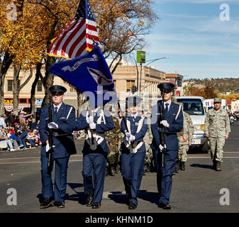 Prescott, Arizona, USA - 11 novembre 2017 : prescott air patrol marchant dans le défilé des anciens combattants Banque D'Images