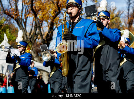 Prescott, Arizona, Etats-Unis - novembre 11, 2017:prescott high school Marching Band dans le défilé des anciens combattants Banque D'Images