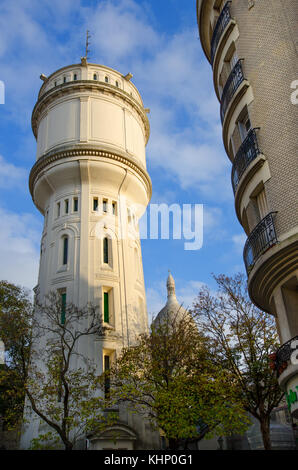 Paris, France. Château d'eau de Montmartre sur la place Claude Charpentier - château d'eau, construit en 1927. capacité de 700 m3, fournissant les maisons au-dessus de la h Banque D'Images