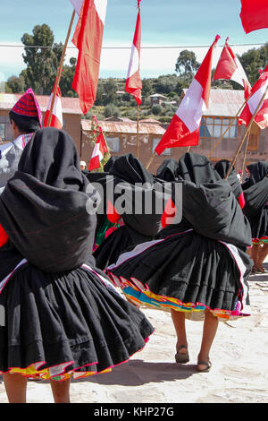 Procession à fête locale, l'île de Taquile, au Pérou, en mai 2016 Banque D'Images