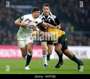 Ben Youngs (à gauche), en Angleterre, en action pendant l'automne International au stade de Twickenham, Londres. Banque D'Images