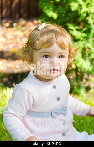 Photo de belle fille bébé souriant mignon Banque D'Images