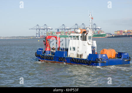 Harwich Essex Royaume Uni - 16 novembre 2017 : haven calao de mesures anti-pollution navire dans le port de Harwich Banque D'Images