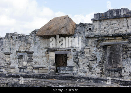 Portes et fenêtres de grand palace à Tulum, Mexique Banque D'Images