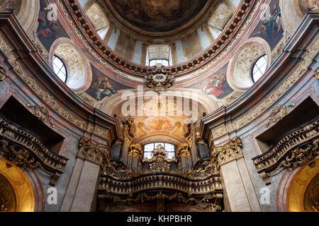 Église Saint Pierre (Peterskirche) intérieur à Vienne, Autriche, orgue à tuyaux, l'ornementation baroque Banque D'Images