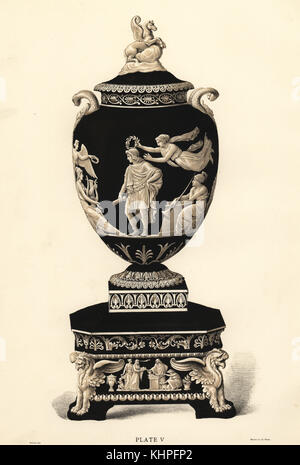 Grand vase homérique et piédestal. Chromolithographie dessiné par Grivell et lithographiés par Parrot et Co. de Frederick Rathbone's Old Wedgwood, la céramique artistique ou décoratif travail produit par Josiah Wedgwood, Quaritch, Londres, 1898. Banque D'Images