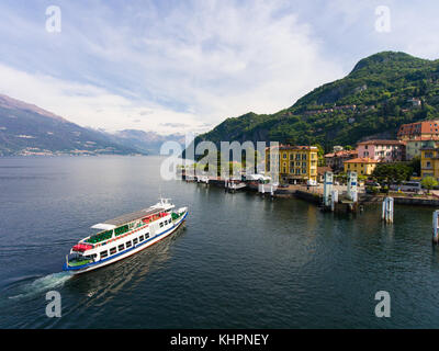 Port et village de varenna - vue aérienne sur le lac de Como Banque D'Images