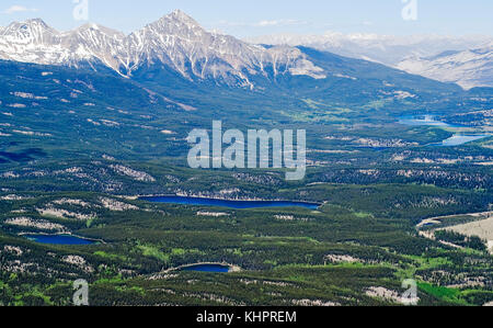 Vue de Jasper Areial lacs depuis le sommet du mont Whistler - parc national de Jasper, Canada Banque D'Images