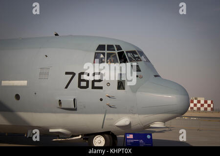 Les clients d'un meeting aérien KC-130J Hercules affecté à but spécial air-sol marin - Groupe de travail Banque D'Images