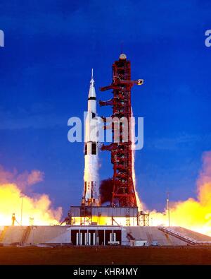 La Nasa saturne v lancements pour l'alunissage d'Apollo 15 mission au Centre spatial Kennedy, le complexe de lancement 39A, 26 juillet 1971 à Merritt Island, en Floride. (Photo de la nasa photo via planetpix) Banque D'Images