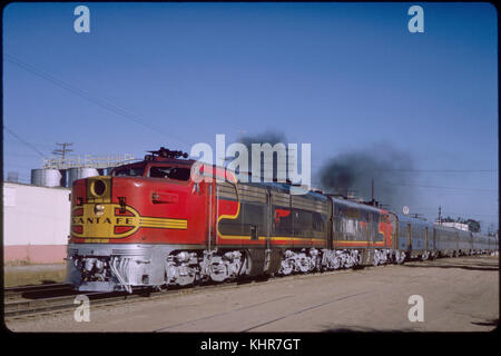 Train locomotive diesel Santa Fe, Barstow, California, USA, 1966 Banque D'Images