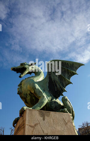 Dragon statue sur le pont du dragon de Ljubljana, Slovénie Banque D'Images