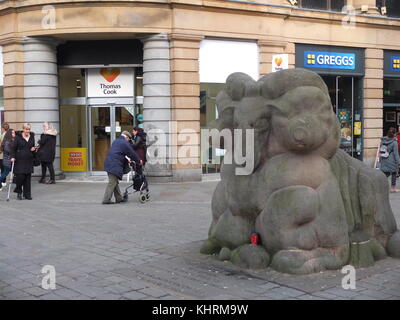 Le Derby Derby Ram ou Tup - mascotte de Derby et de Derbyshire - statue mon Michael Pegler sur East Street, Derby city centre Banque D'Images