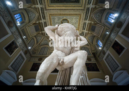 Naples. L'Italie. Atlas Farnèse sculpture, 2ème siècle A.D. Museo Archeologico Nazionale di Napoli. Musée Archéologique National de Naples. Banque D'Images