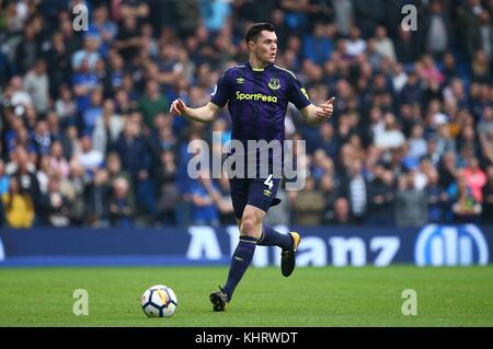 L'Everton Michael Keane au cours de la Premier League match entre Brighton et Hove Albion et Everton à l'American Express Community Stadium à Brighton et Hove. 15 Oct 2017 *** EDITORIAL UTILISEZ UNIQUEMENT *** Aucun merchandising. Pour des images de football Premier League FA et restrictions s'appliquent inc. aucun internet/mobile l'usage sans licence FAPL - pour plus de détails Football Dataco contact Banque D'Images