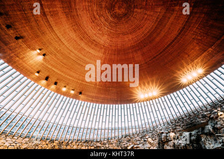 Helsinki, Finlande - décembre 7, 2016 : l'intérieur de l'église Temppeliaukio luthérien également connu sous le nom de church rock et rock church. Banque D'Images