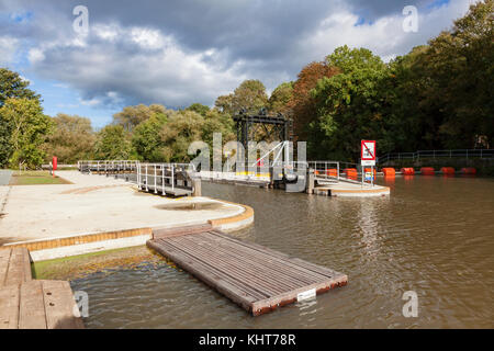 Une nouvelle écluse et barrage en construction sur la rivière Medway à Ditton, Kent, UK Banque D'Images