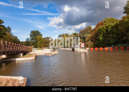 Une nouvelle écluse et barrage en construction sur la rivière Medway à Ditton, Kent, UK Banque D'Images