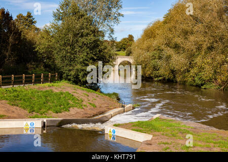 Une nouvelle écluse et barrage en construction sur la rivière Medway à Ditton, Kent, UK Banque D'Images