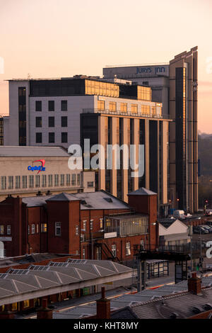 Le lever du soleil sur la rue station dans la ville de Nottingham, Nottinghamshire england uk Banque D'Images