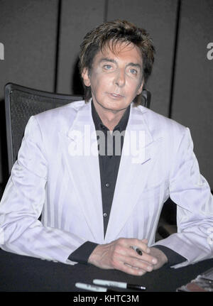 NEW YORK, NY - 13 JUIN : Barry Manilow fait la promotion de « 15 minutes » au radio City Music Hall le 13 juin 2011 à New York. Personnes : Barry Manilow Banque D'Images