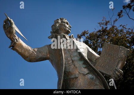 Royaume-uni, Angleterre, Norfolk, Thetford, rue King, statue de "droits de l'homme' auteur Thomas Paine Banque D'Images