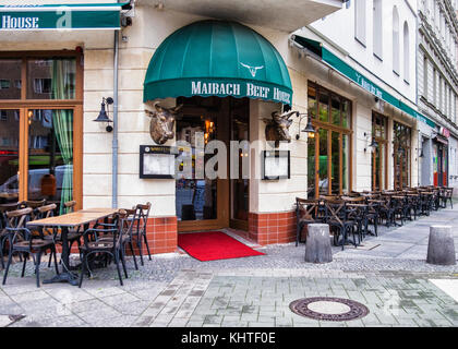 Berlin Schöneberg. Malbach Beef House Restaurant, steak house.extérieur de l'immeuble et l'entrée sur coin de rue Banque D'Images