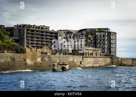 Nagasaki, Hashima, Japon - Octobre 2017 : ville fantôme abandonné sur une île appelée Gunkanjima et Hashima aussi près de Nagasaki Banque D'Images